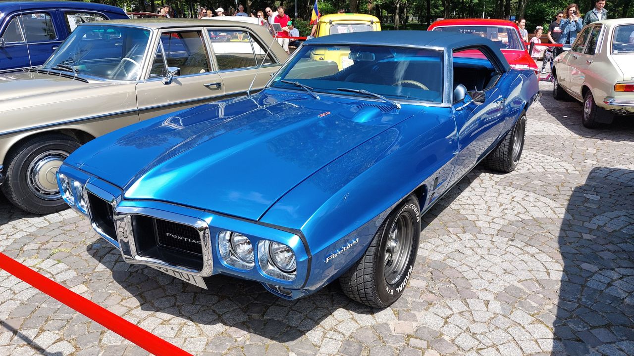 Blue Pontiac Firebird Trans Am (1)