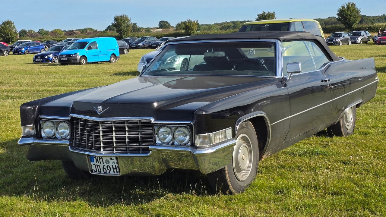 Cadillac Coupe De Ville 2