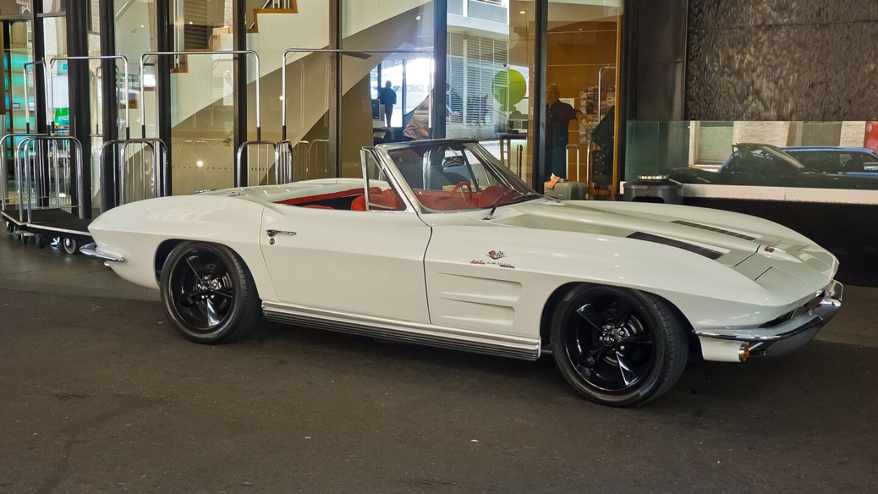 Chevrolet Corvette Sting Ray (C2)