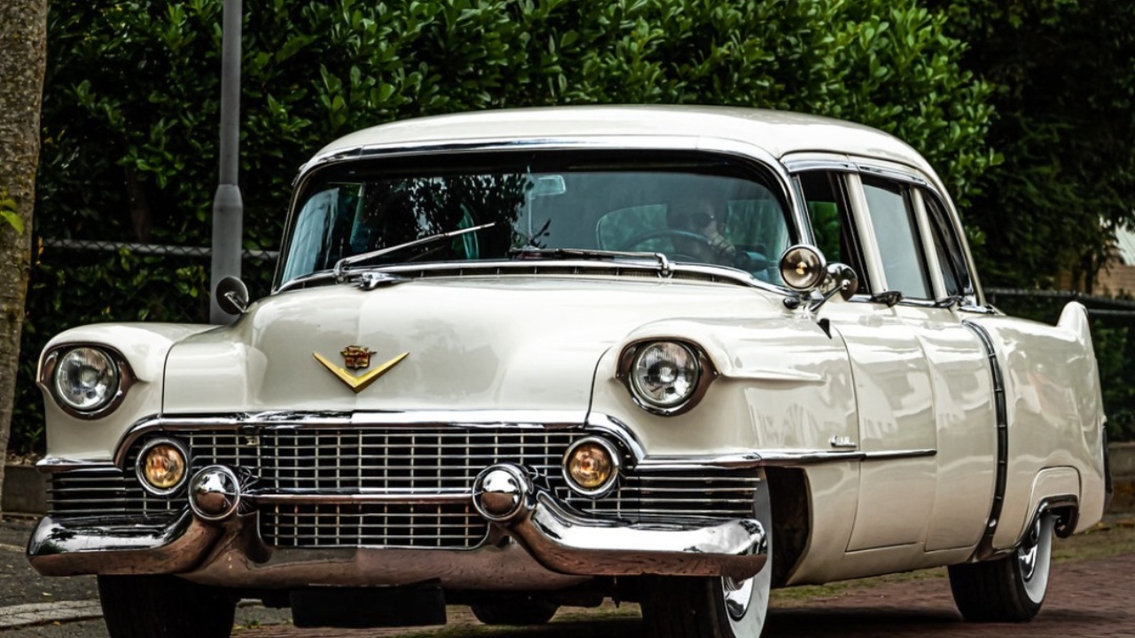 How the Chrysler Imperial took on Cadillac