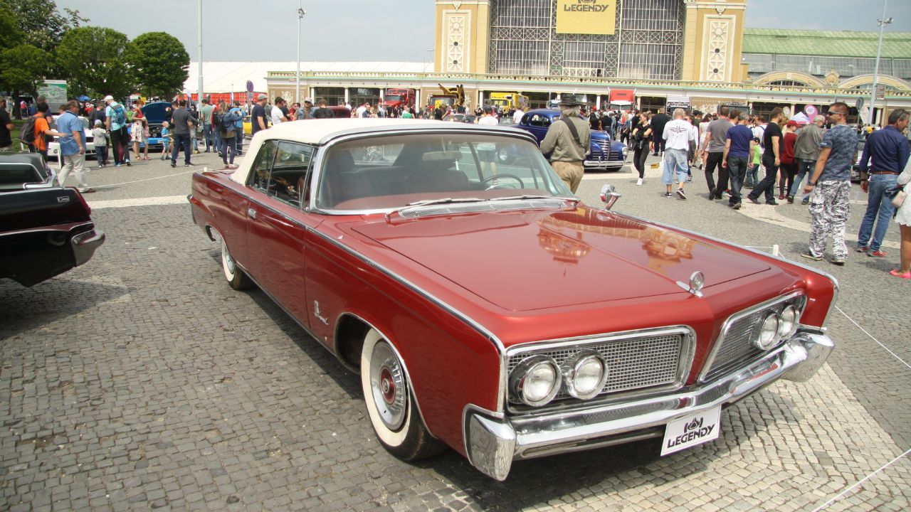 Chrysler Imperial 1964 at Legendy 2019 in Prague