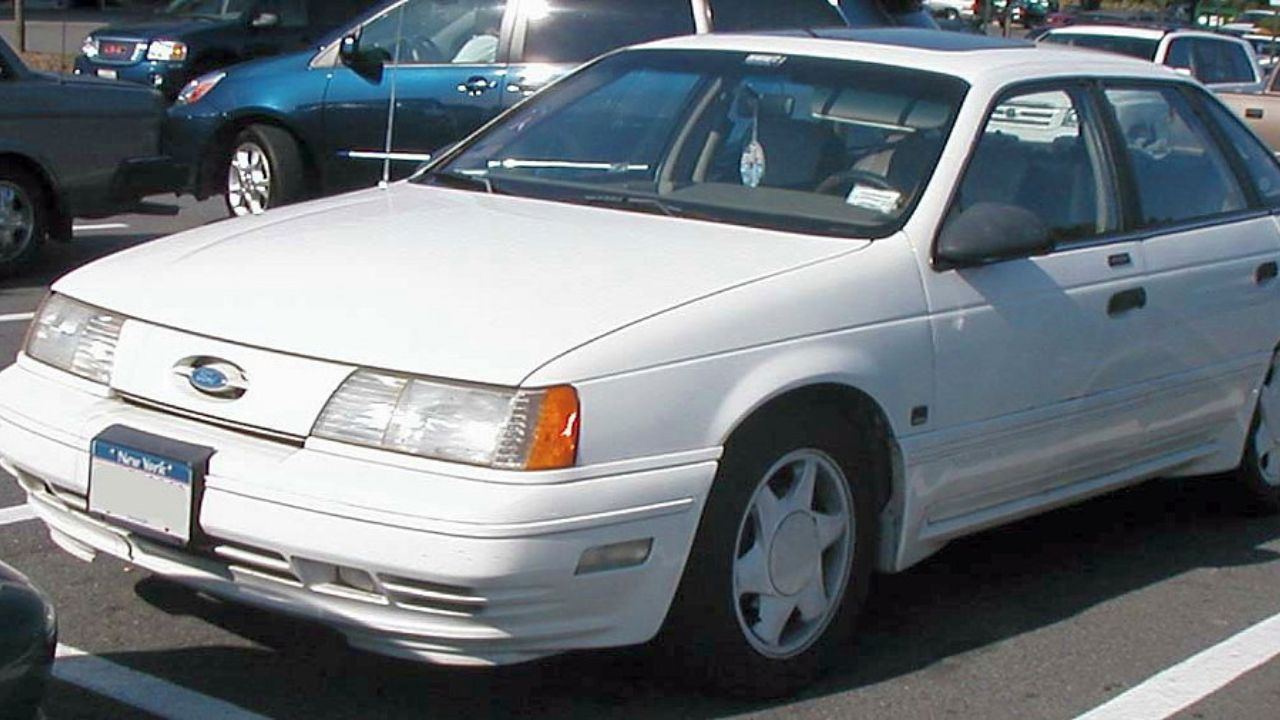 1989-1991 Ford Taurus SHO photographed in USA
