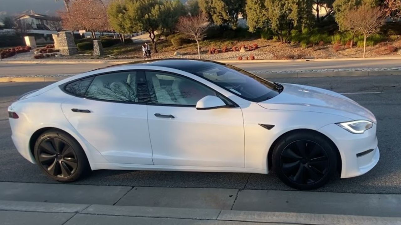 Tesla Model S Plaid.