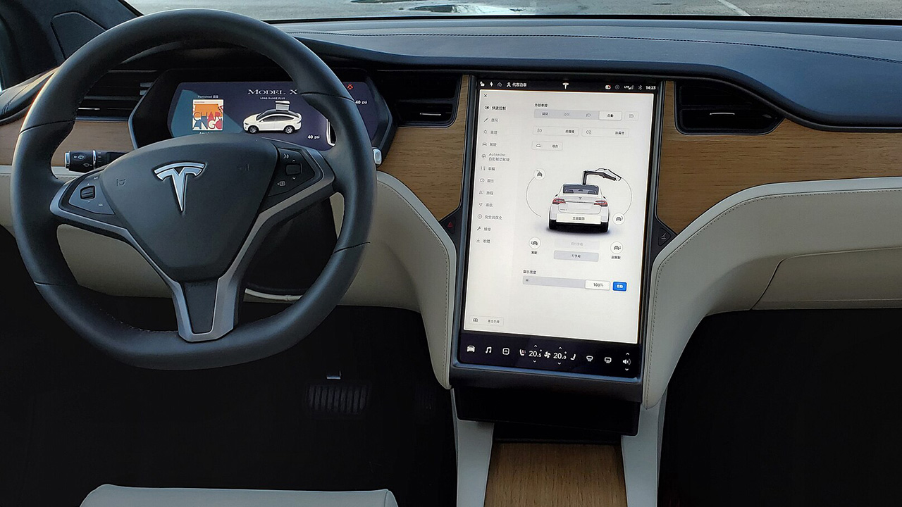 The impact of touchscreens on driver safety and focus