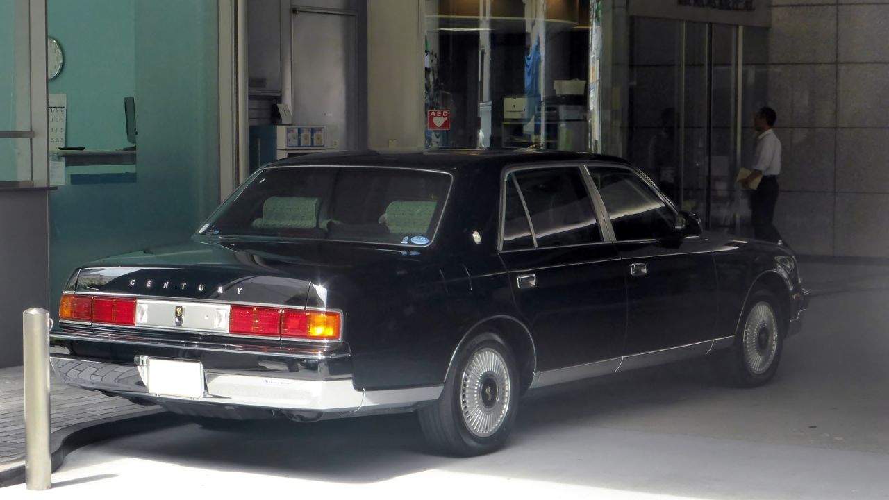 Toyota CENTURY (GZG50) rear