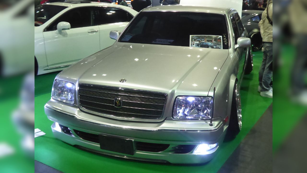 Toyota CENTURY (GZG50)