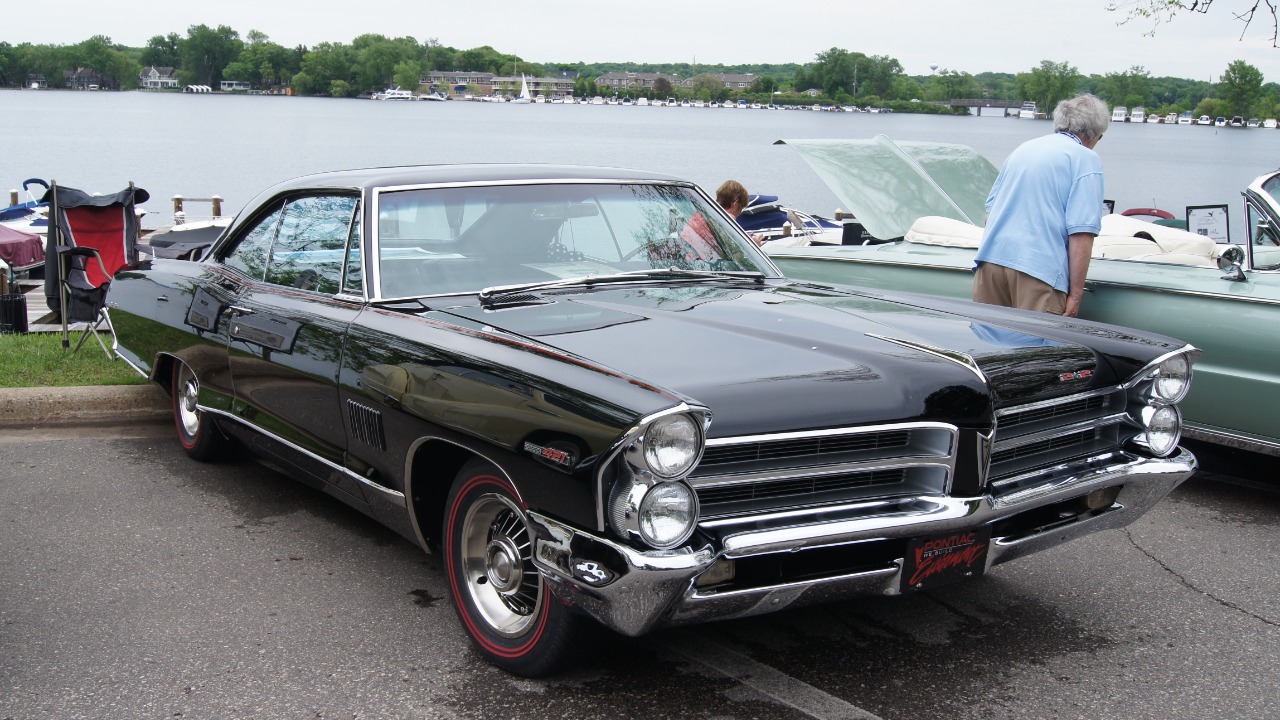 1965 Pontiac Catalina 2+2 (14176796438)