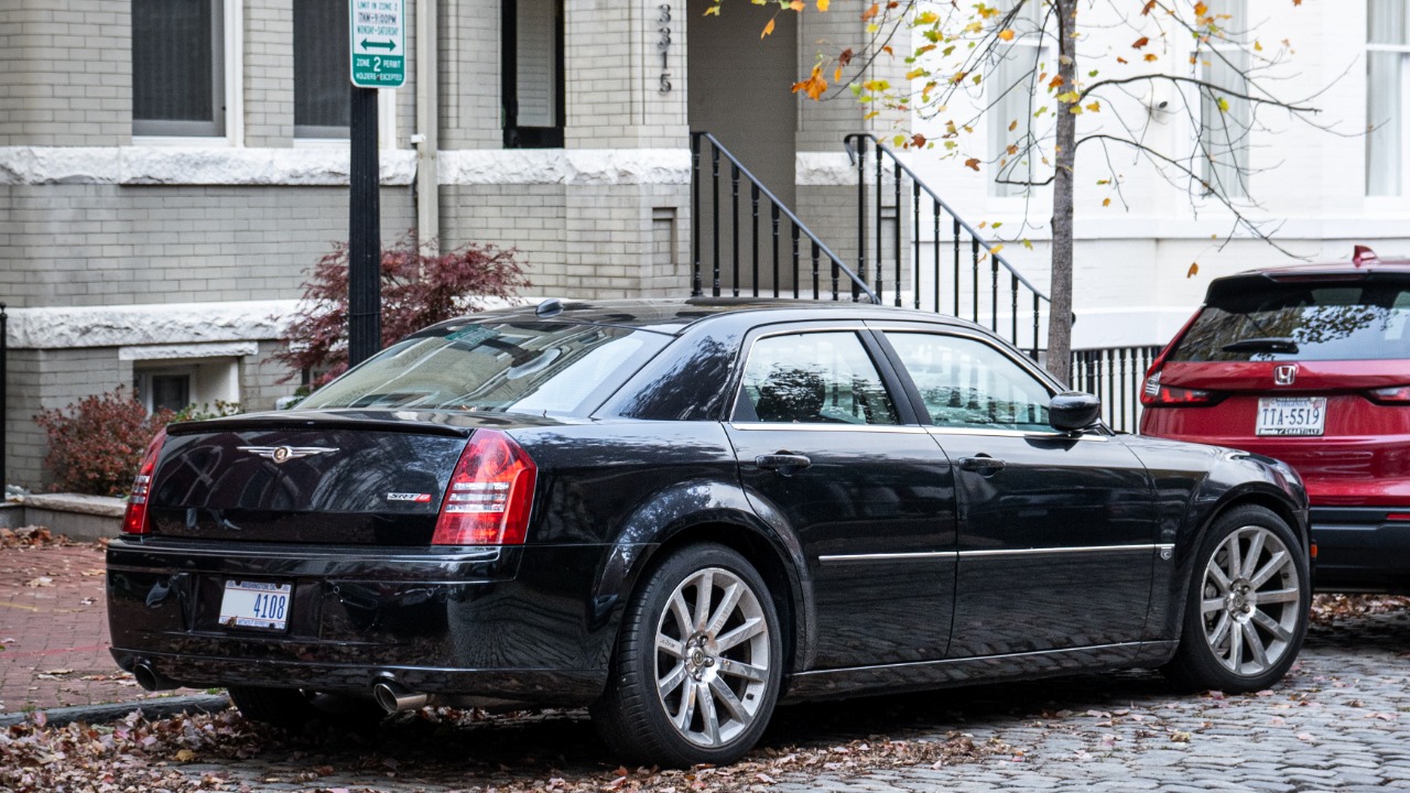 Chrysler 300 SRT8 (I) Washington DC Metro Area, USA (1)
