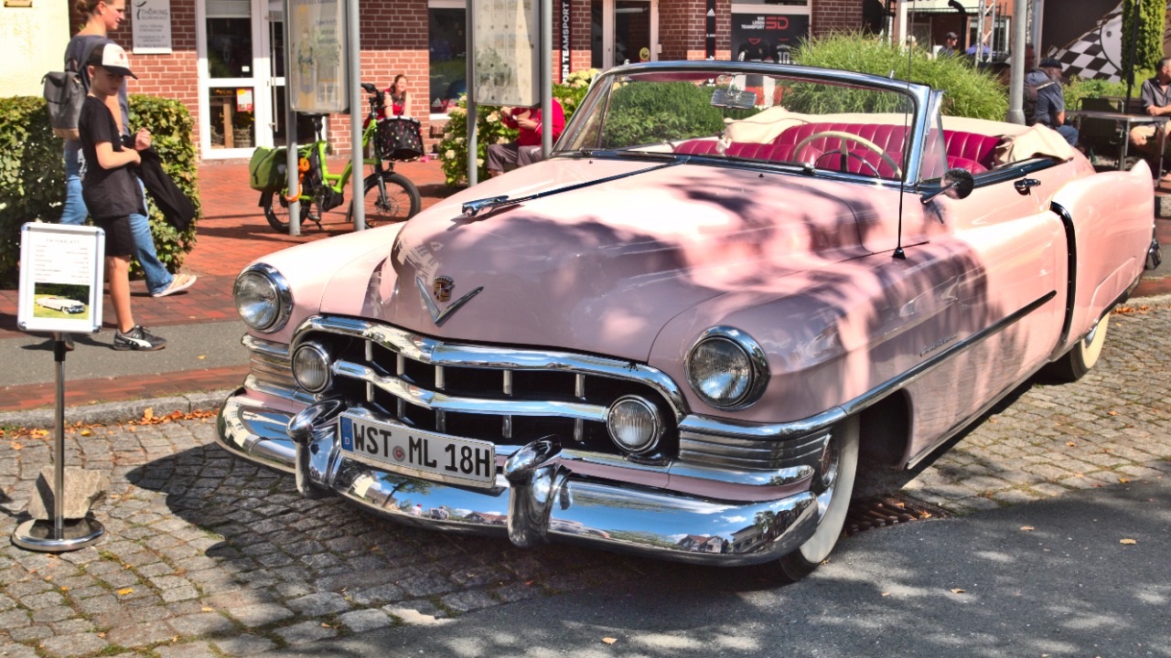 1950 Cadillac Series 62 with timeless grilles