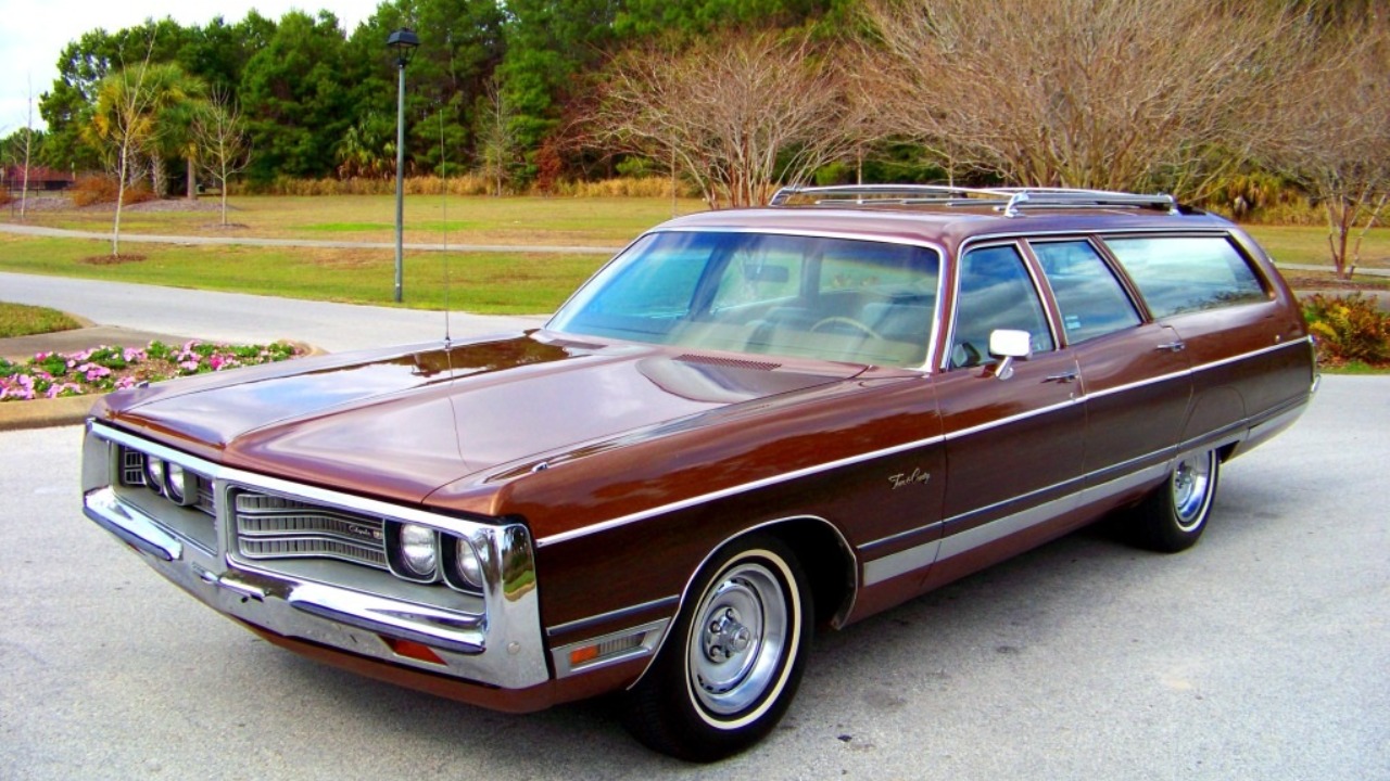 Classic railroad-themed Chrysler Town & Country