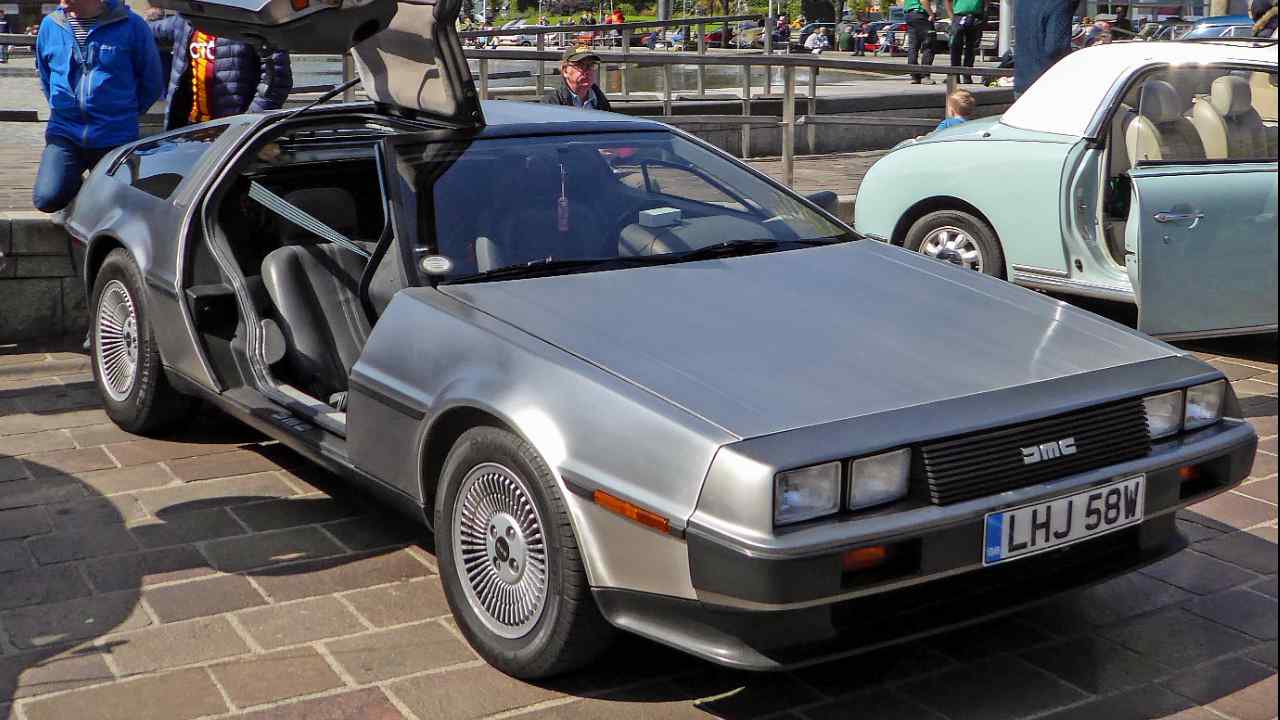 DeLorean DMC-12