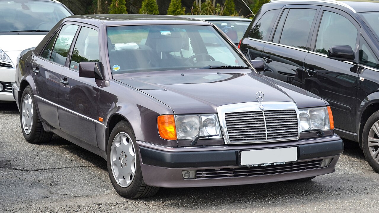 1280px-Mercedes-Benz_500_E_W124_