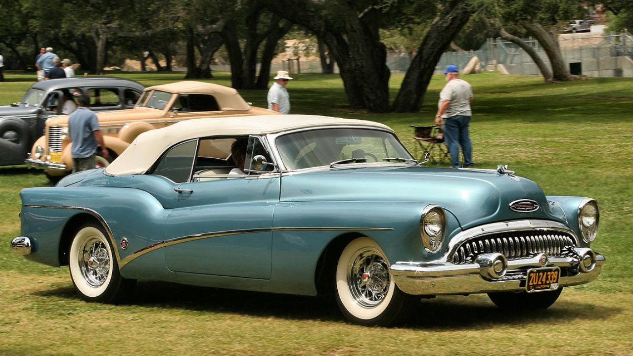 1953 Buick Skylark - blue