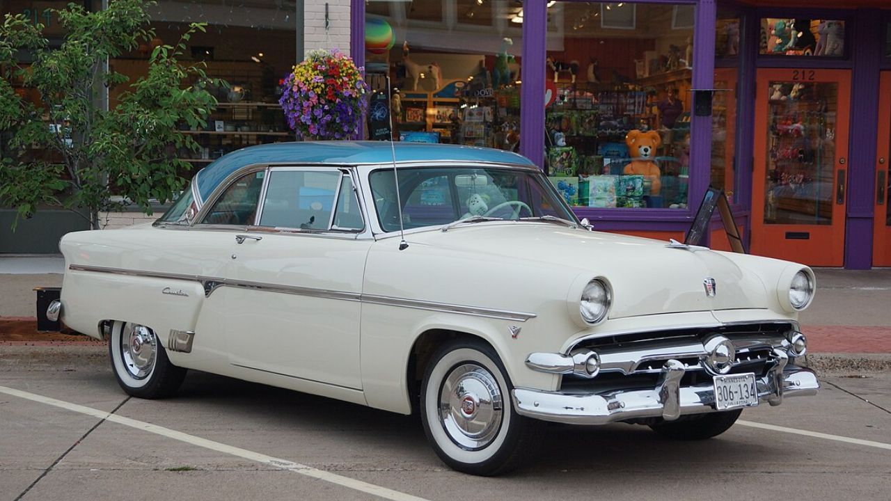 1954 Ford Crestline Victoria: Caught in Transition