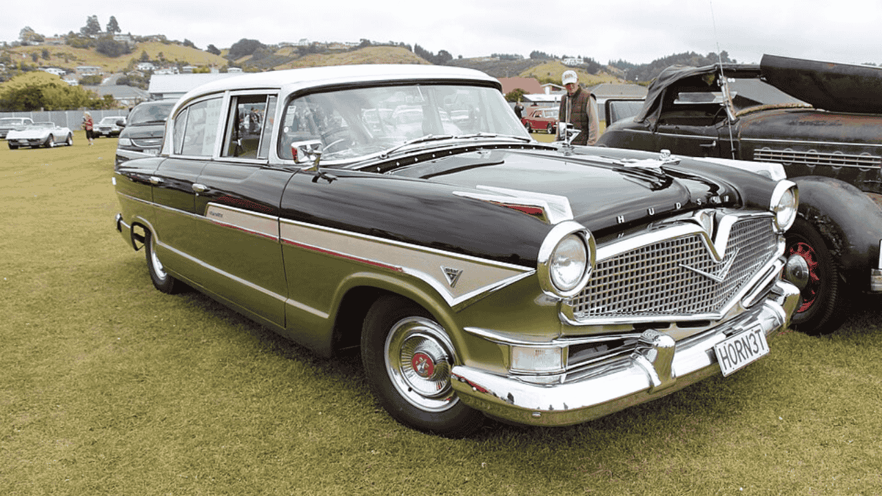 1955-Hudson-Hornet-V8