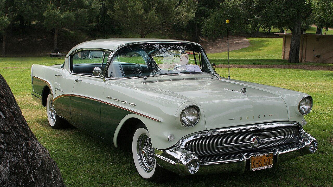 What made the ’57 Buick Roadmaster a rolling showpiece
