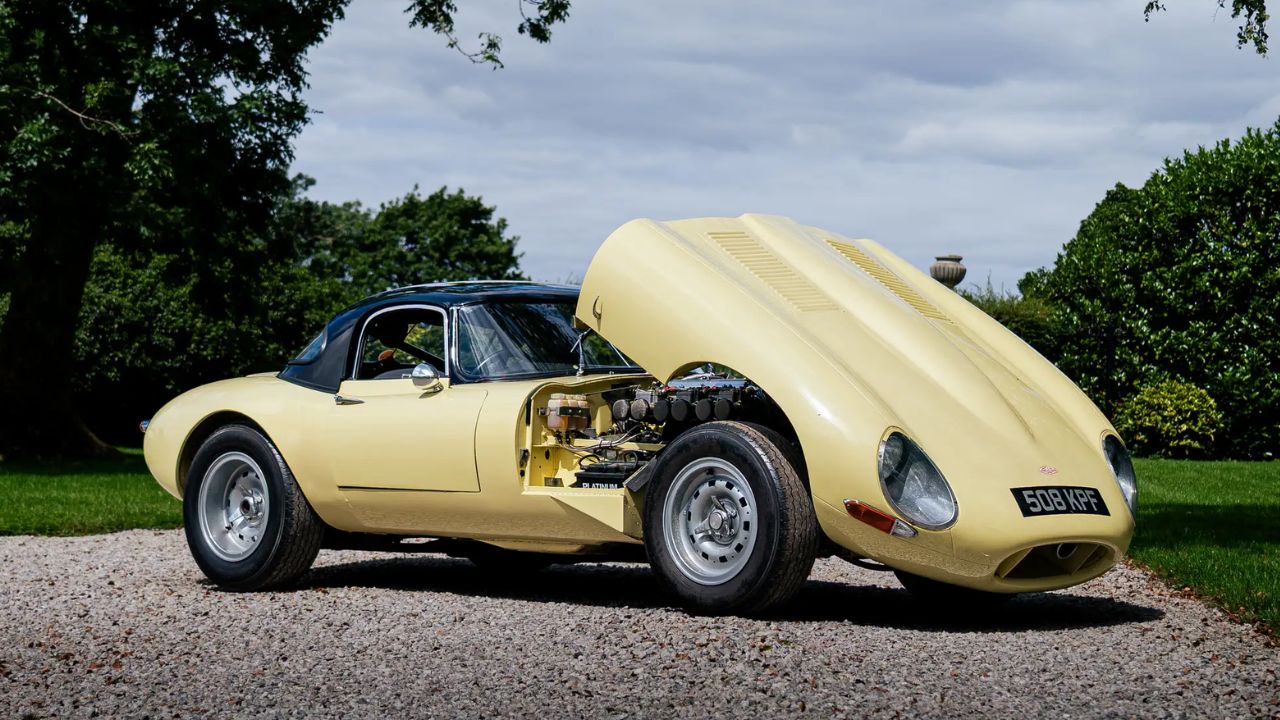 1 of 10 1963 Jaguar E-Type series I 3.8-litre in photos