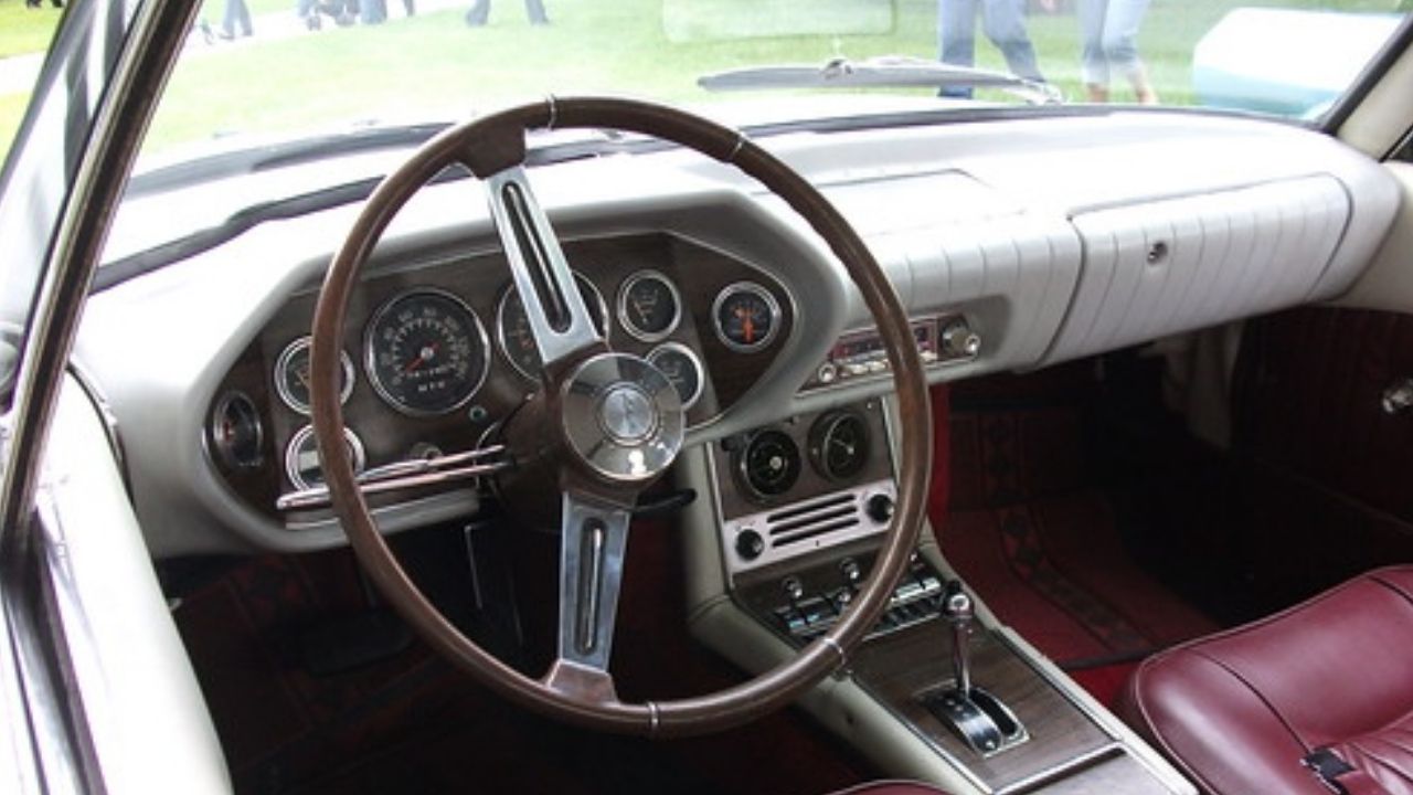 1964 Studebaker Avanti (1)
