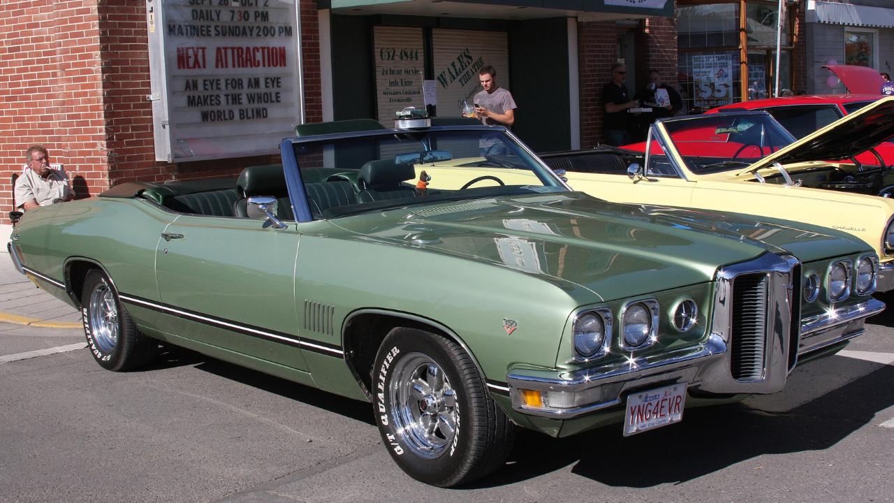 1970_Pontiac_Catalina_Convertible,_green