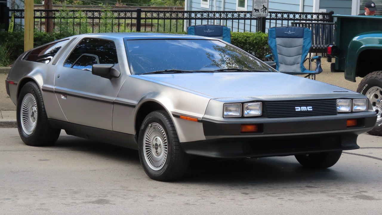 DeLorean DMC-12 2024