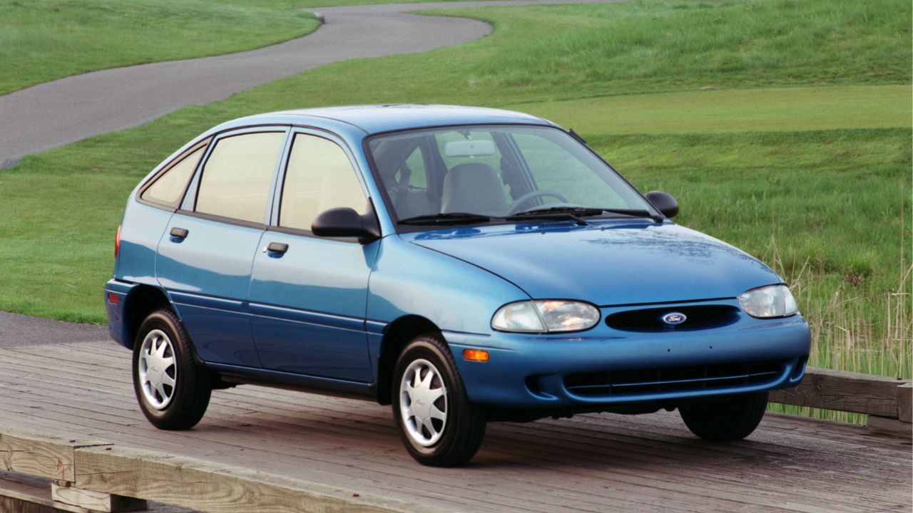 1997 Ford Aspire 5-door