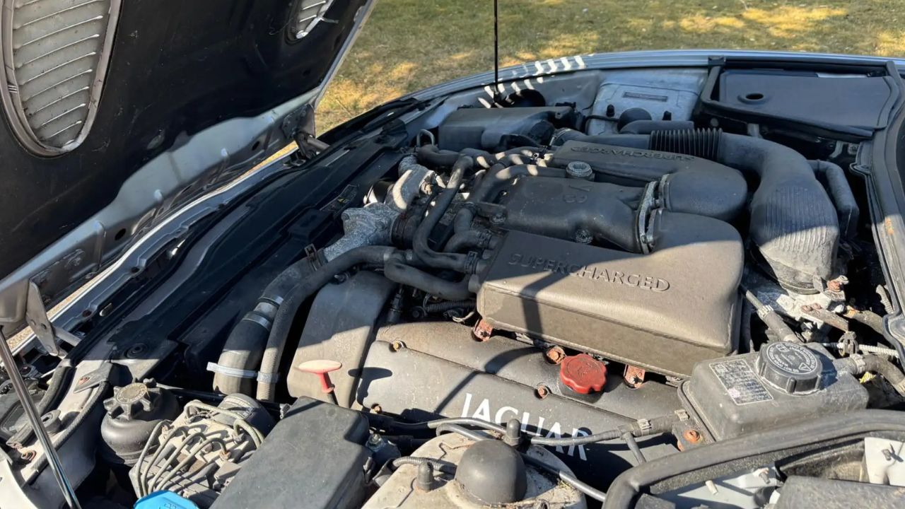 2000 Jaguar XKR Silverstone (2)