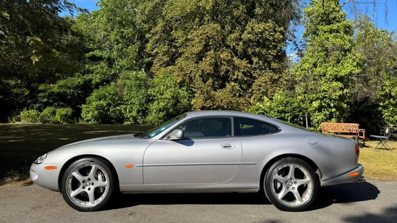 2000 Jaguar XKR Silverstone (5)