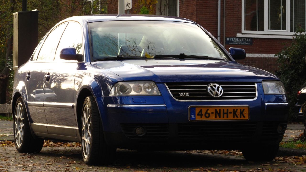 A Volkswagen Passat W8