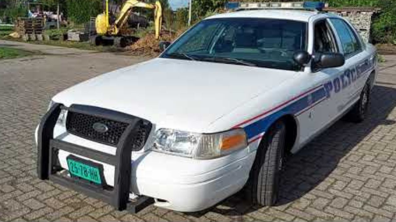 2005 Ford Crown Victoria P71 4.6 V8 Police Interceptor