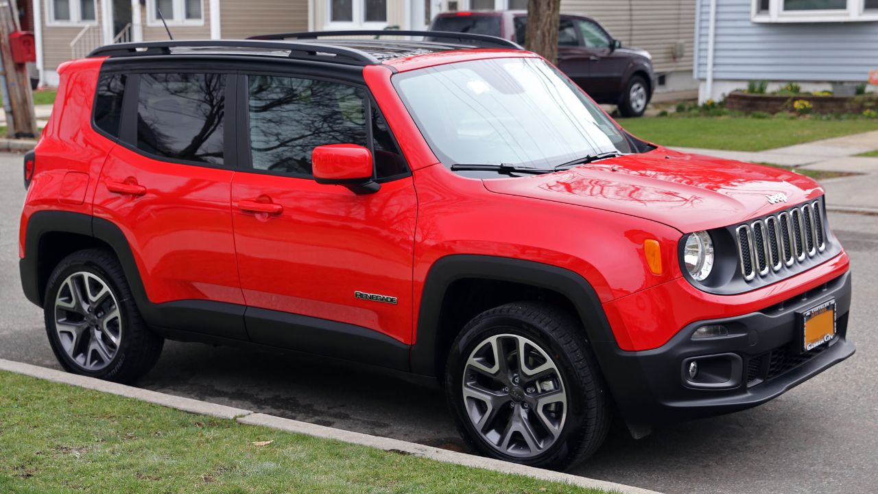 2015 Jeep Renegade Latitude (Colorado Red), front right.