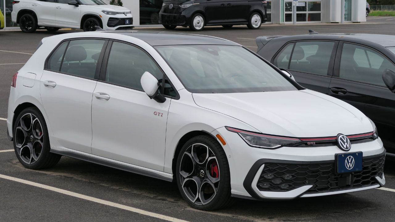 2025 Volkswagen Golf GTI Autobahn in Oryx White Pearl, front right, 2025-05-18