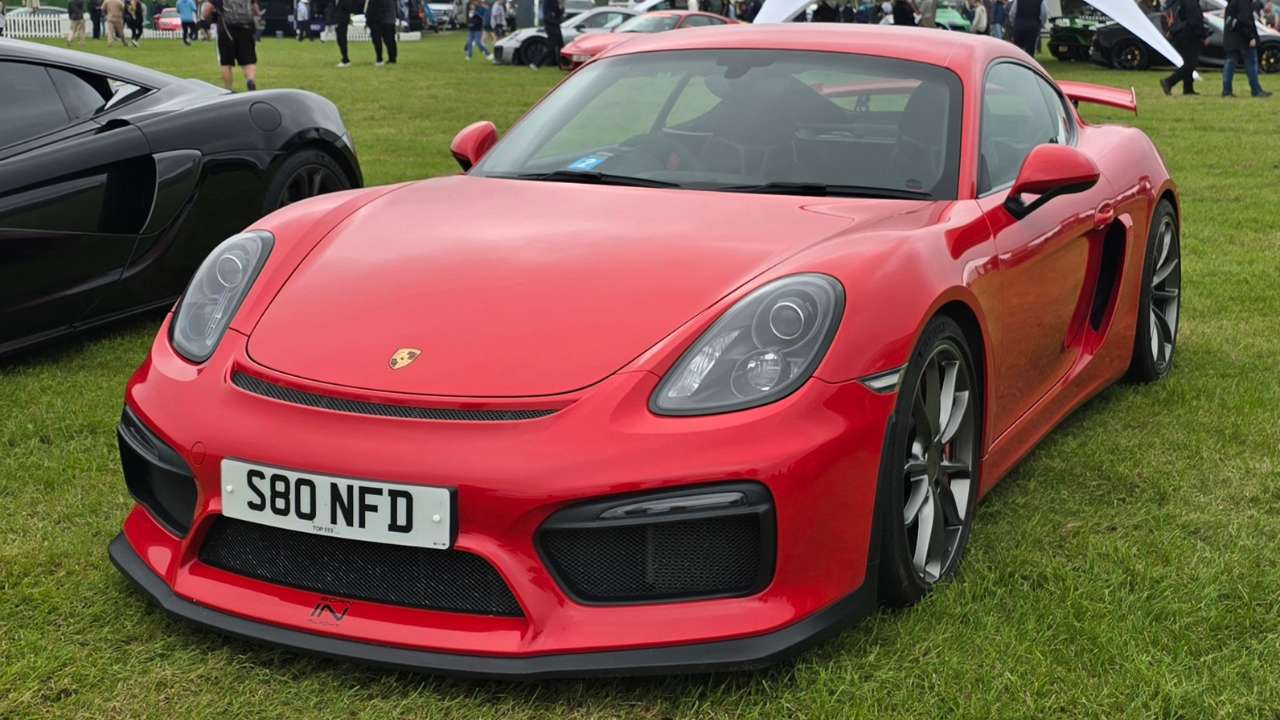 Porsche Cayman GT4