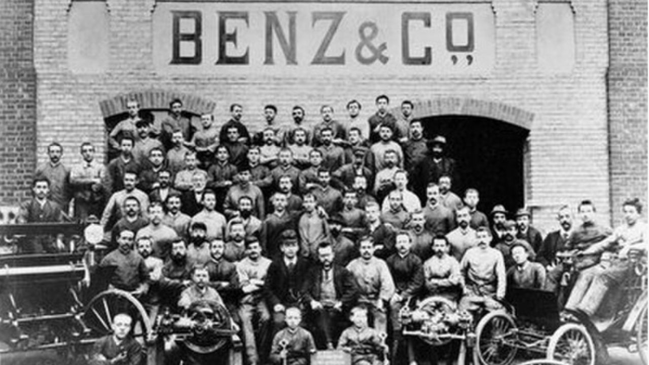 The Pioneers Behind the First Diesel Truck