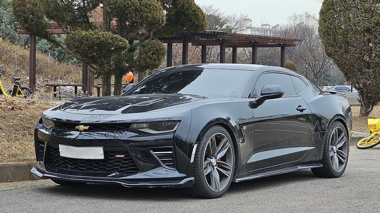 Chevrolet Camaro SS Alpha Tuxedo Black
