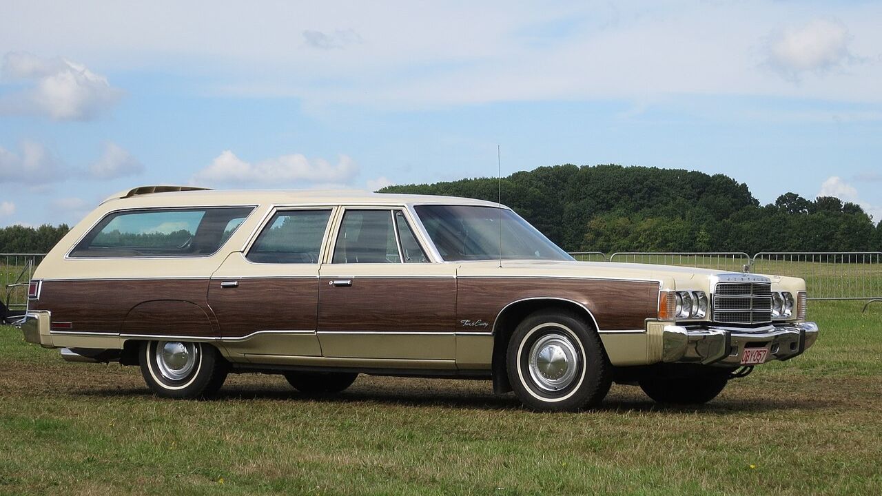 1977 Chrysler Town & Country 