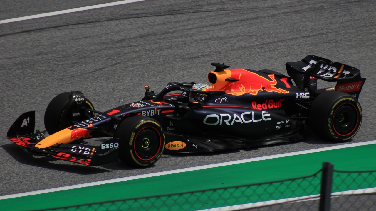 Red Bull RB18