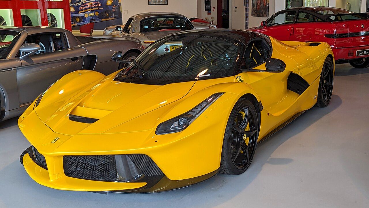 Ferrari LaFerrari Aperta