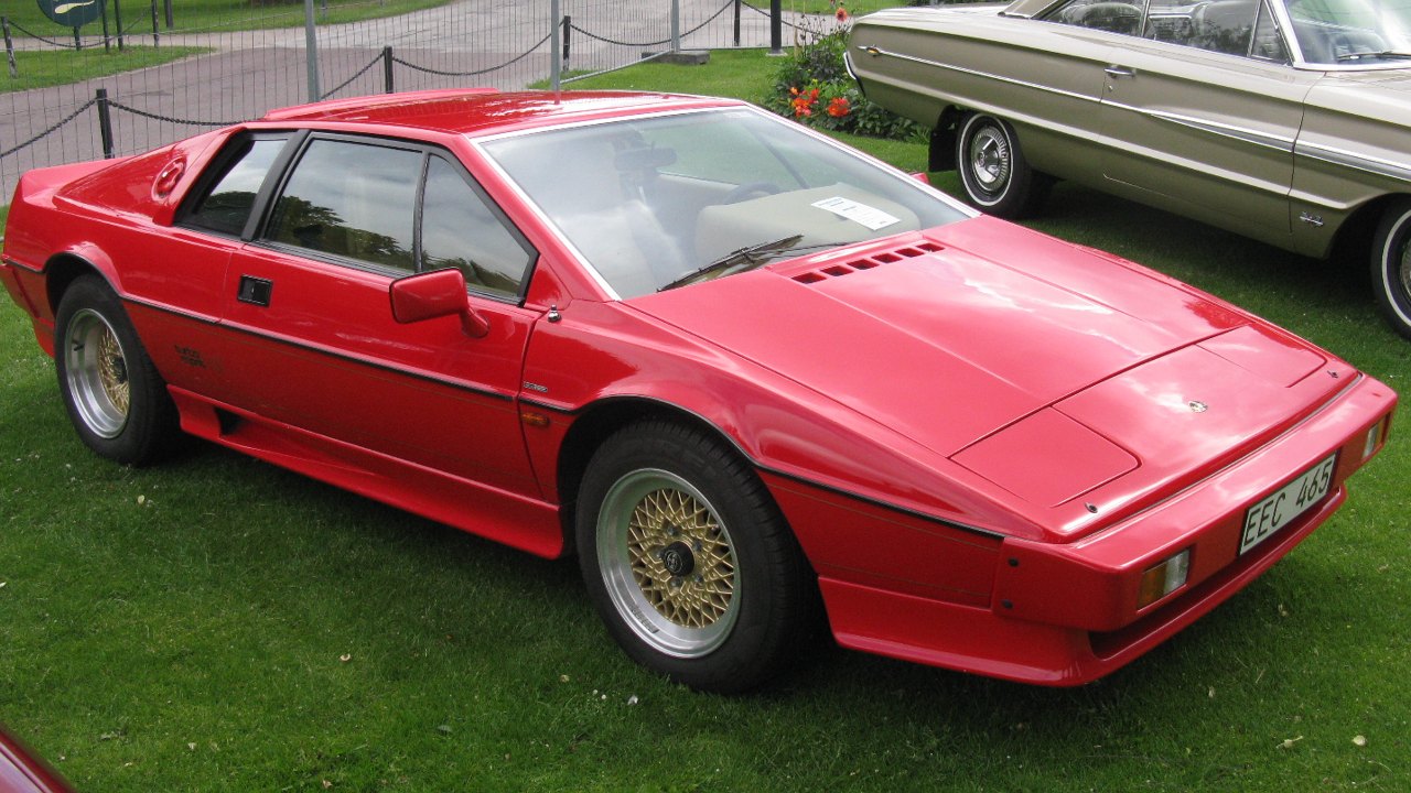 9 Supercars that flopped but are now collectible