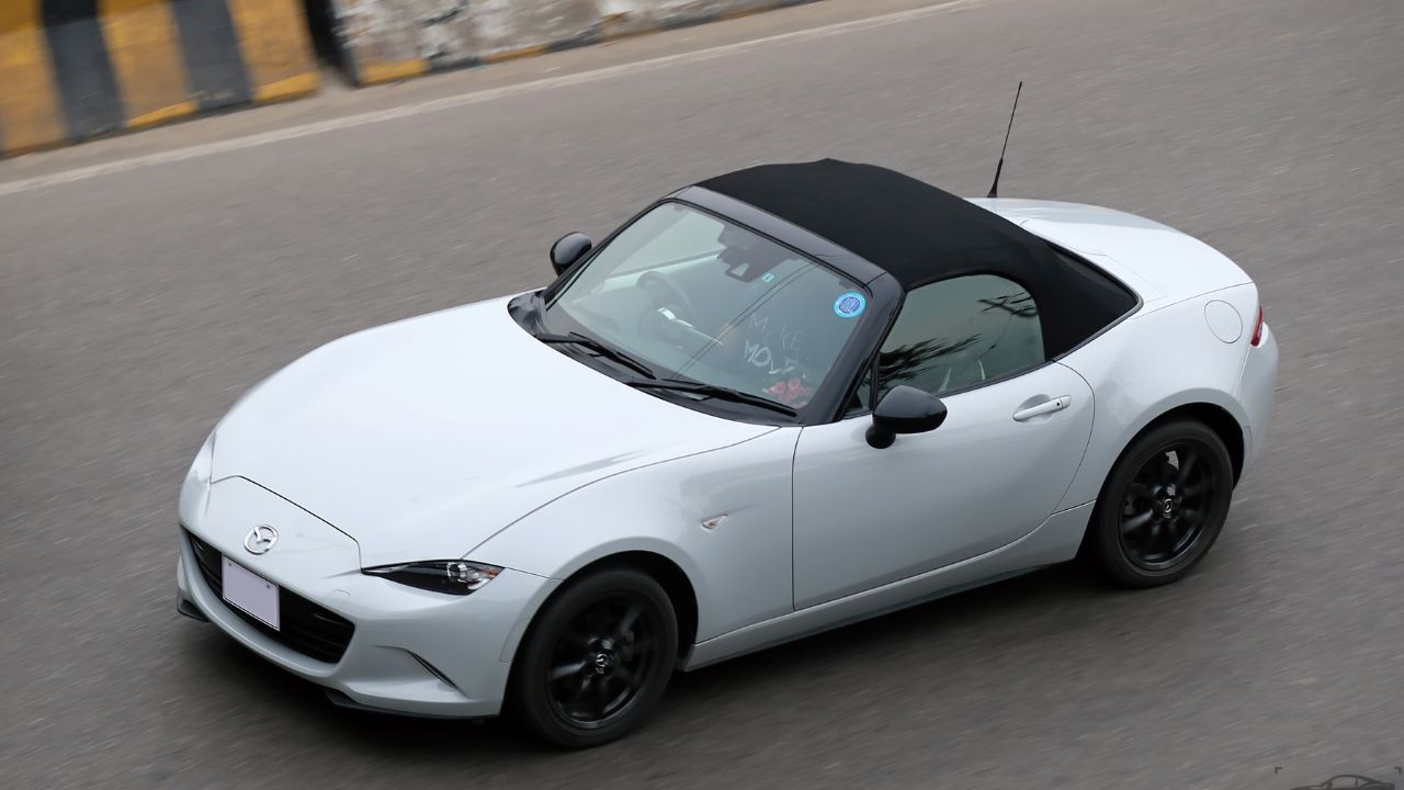 Mazda MX-5 Miata, Bangladesh. (41334053714)