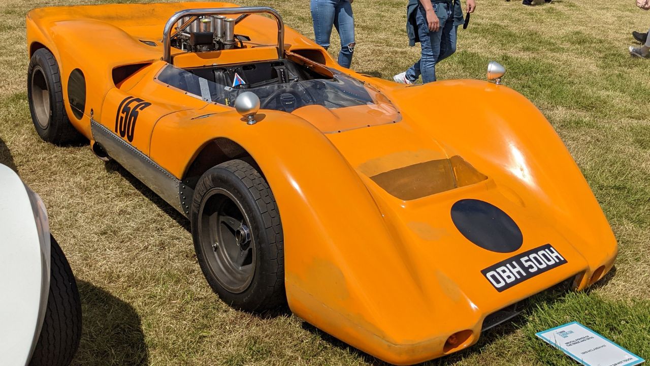 McLaren M12