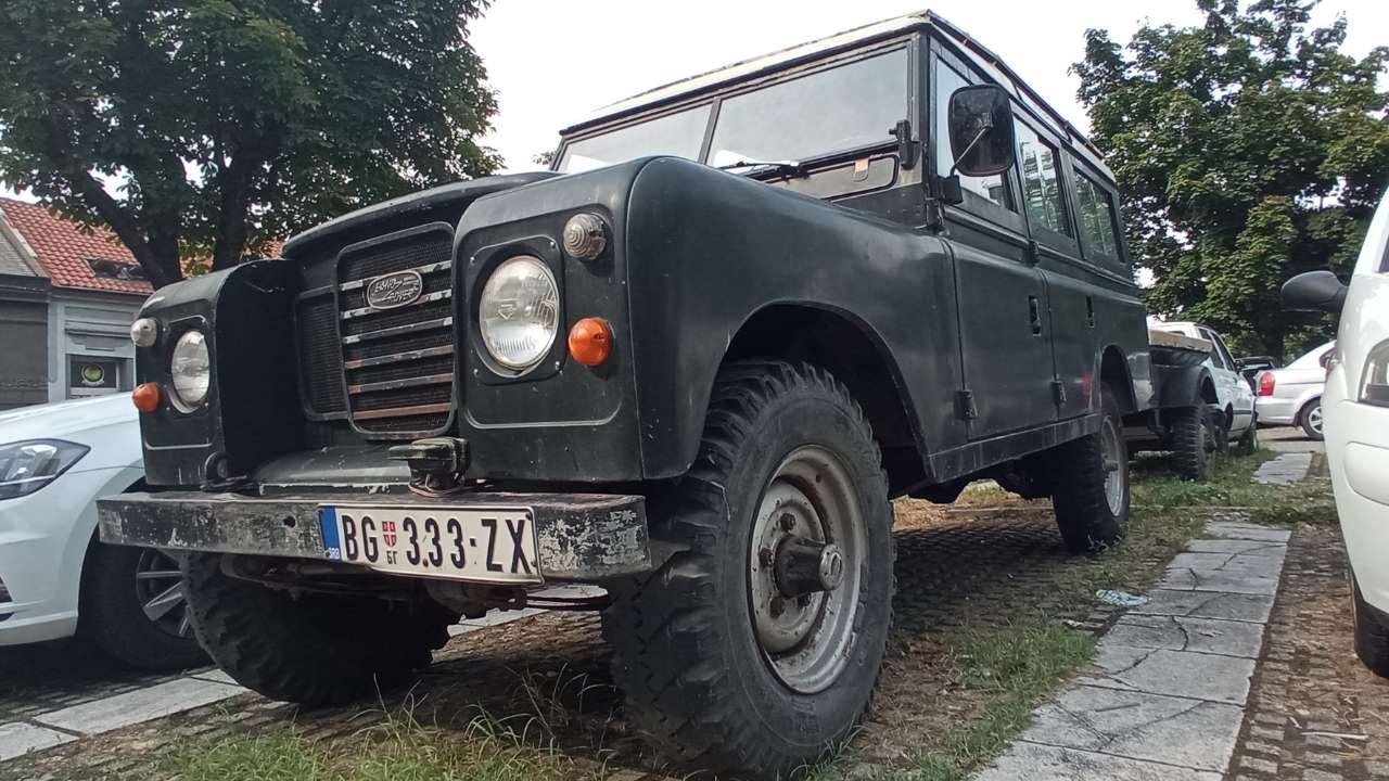 Land Rover Defender 3 series