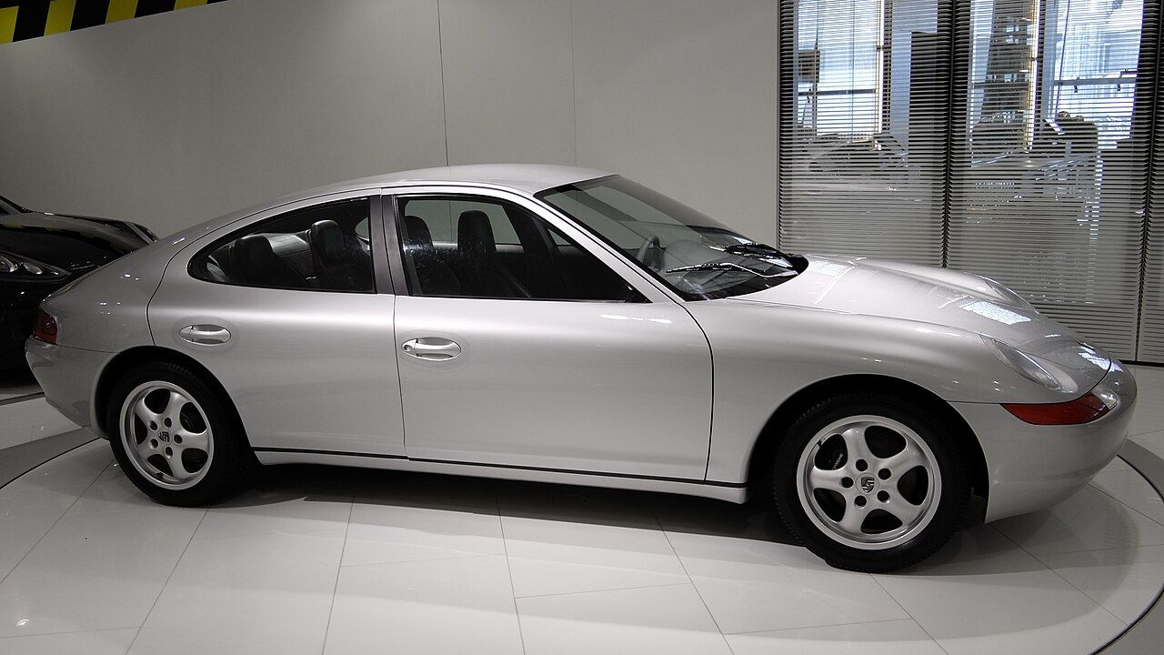 Porsche 989
