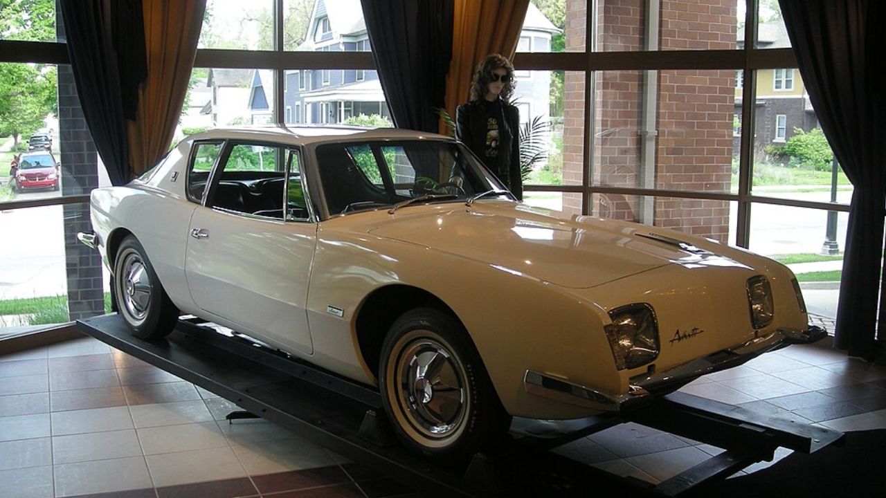 Studebaker Avanti (2)