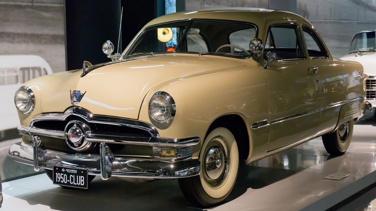 Ford Custom Deluxe front-left
