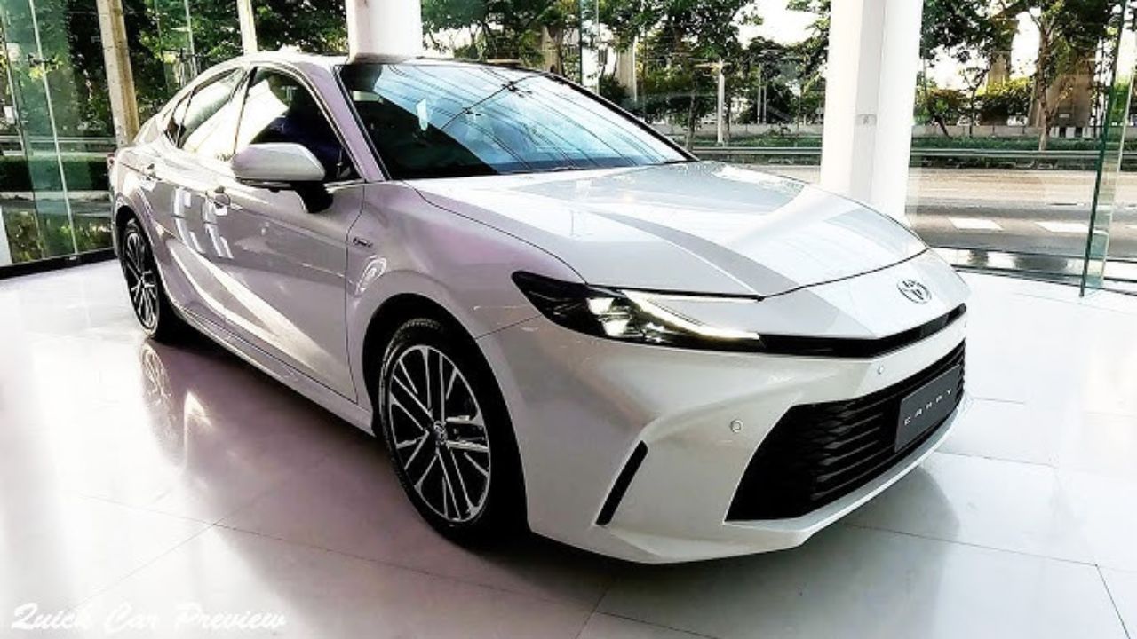 Toyota Camry White Pearl (Middle East Market)