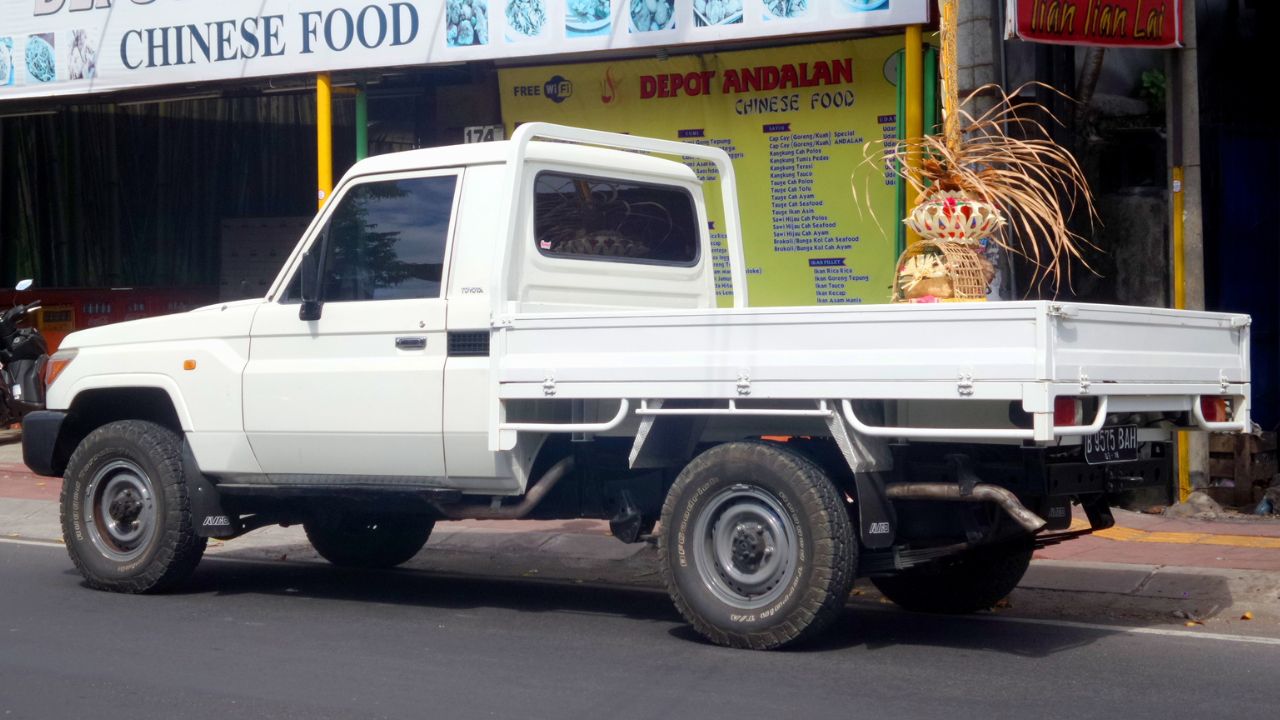 Toyota Land Cruiser Pickup