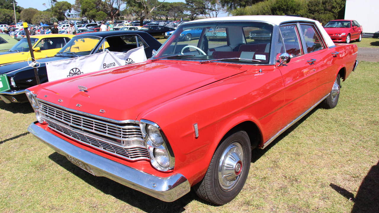 Ford’s 1965 Custom 500 with a 427 ran low 13s and stunned full-size buyers
