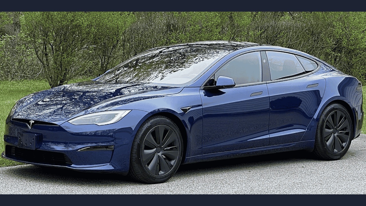 Photo by Correlated alembic / “Tesla Model S 2024 Blue.jpg” / CC BY‑SA 4.0