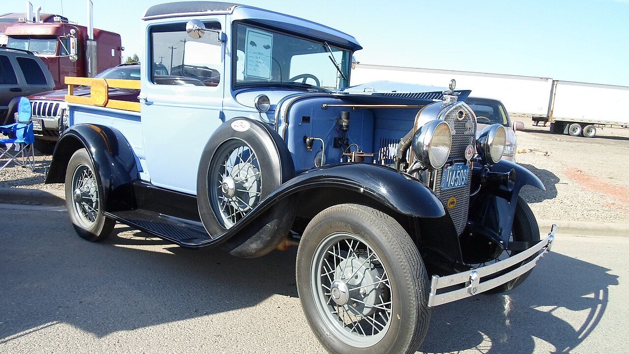 1931 Ford Model side-mounted spare tires