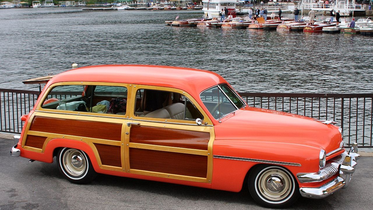 1951 Mercury woody put vinyl woodgrain on wagons